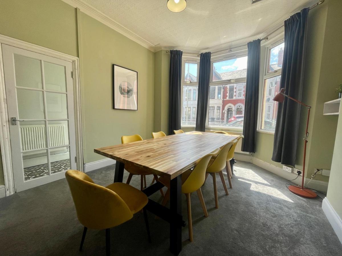 Edwardian City Centre House For Big Groups, Offroad Parking & Hot Tub! カーディフ エクステリア 写真